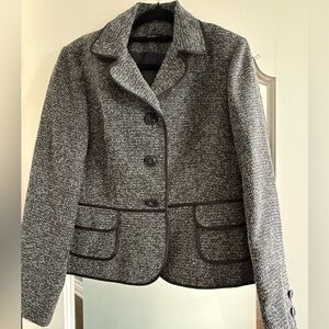 Chic Women's Black and White Tweed Blazer